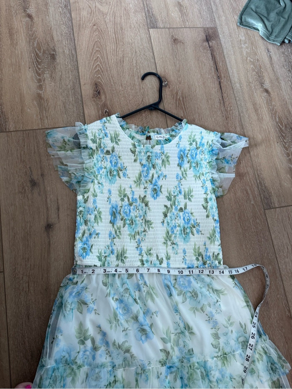 By The River BLUE FLORAL FLUTTER SLEEVE MIDI DRESS Size Medium - Picture 5 of 10